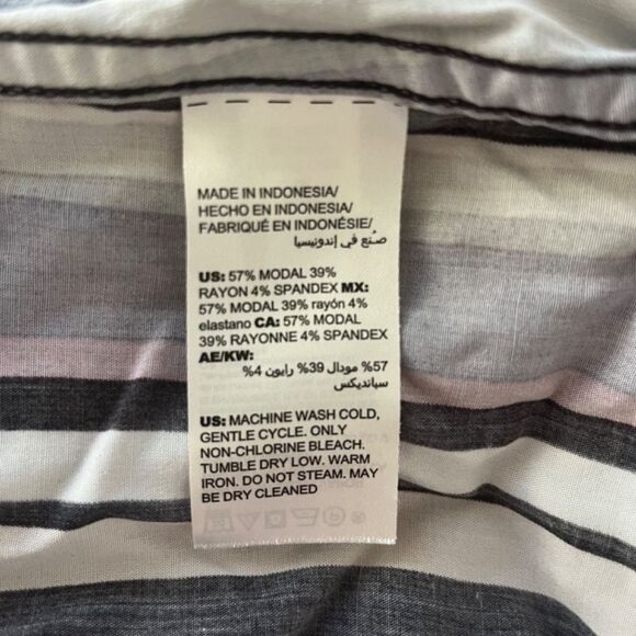 Chico’s Blouse Women Top Sz 2 long sleeve pockets Large button down Burgundy - Picture 12 of 12